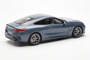 BMW 850i G15 Barcelona Blue Metallic Norev 1:18 80432450995 Métal Moulé — image 3 sur 8