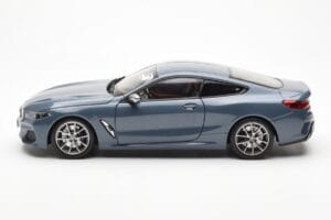 BMW 850i G15 Barcelona Blue Metallic Norev 1:18 80432450995 Métal Moulé — image 4 sur 8