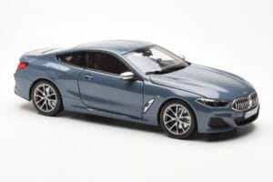 BMW 850i G15 Barcelona Blue Metallic Norev 1:18 80432450995 Métal Moulé — image 6 sur 8