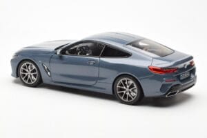 BMW 850i G15 Barcelona Blue Metallic Norev 1:18 80432450995 Métal Moulé — image 7 sur 8