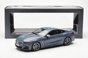 BMW 850i G15 Barcelona Blue Metallic Norev 1:18 80432450995 Métal Moulé — image 8 sur 8