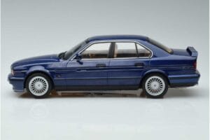 BMW Alpina B10 4.6 E34 Bleu MCG 1:18 MCG18230 Métal Moulé — image 3 sur 6