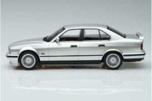 BMW Alpina B10 4.6 E34 Argent MCG 1:18 MCG18231 Métal Moulé — image 3 sur 5