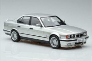 BMW Alpina B10 4.6 E34 Argent MCG 1:18 MCG18231 Métal Moulé — image 4 sur 5