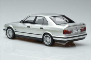 BMW Alpina B10 4.6 E34 Argent MCG 1:18 MCG18231 Métal Moulé — image 5 sur 5