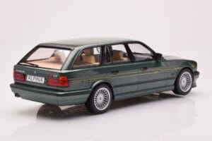 BMW Alpina B10 E34 Touring Vert Foncé MCG 1:18 MCG18331 Métal Moulé — image 2 sur 6