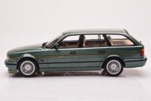 BMW Alpina B10 E34 Touring Vert Foncé MCG 1:18 MCG18331 Métal Moulé — image 3 sur 6