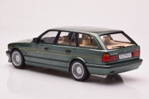 BMW Alpina B10 E34 Touring Vert Foncé MCG 1:18 MCG18331 Métal Moulé — image 5 sur 6