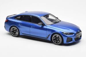 BMW i4 M50 G26 Bleu Otto 1:18 OT453 Résine — image 4 sur 6