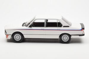 BMW M535i E12 Blanc Norev 1:18 183265 Métal Moulé — image 3 sur 5