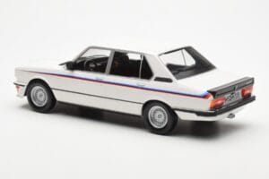 BMW M535i E12 Blanc Norev 1:18 183265 Métal Moulé — image 4 sur 5