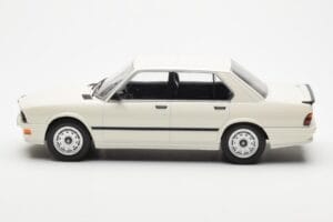 BMW M535i E28 Blanc Norev 1:18 183260 Métal Moulé — image 3 sur 6