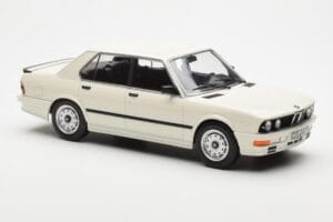 BMW M535i E28 Blanc Norev 1:18 183260 Métal Moulé — image 4 sur 6