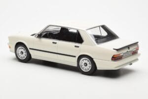 BMW M535i E28 Blanc Norev 1:18 183260 Métal Moulé — image 5 sur 6
