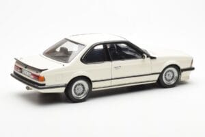 BMW M635 CSi E24 Blanc Dealer Edition AUTOart 1:18 80430145829 Métal Moulé — image 3 sur 8