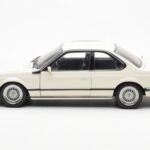 BMW M635 CSi E24 Blanc Dealer Edition AUTOart 1:18 - image 4 of 8
