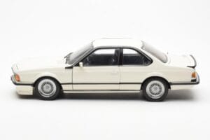 BMW M635 CSi E24 Blanc Dealer Edition AUTOart 1:18 80430145829 Métal Moulé — image 4 sur 8