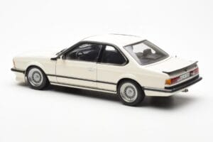 BMW M635 CSi E24 Blanc Dealer Edition AUTOart 1:18 80430145829 Métal Moulé — image 7 sur 8