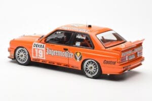 BMW M3 E30 #19 A. Hahne Jägermeister DTM 1992 AUTOart 1:18 89248 Métal Moulé — image 7 sur 8