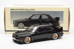 BMW M3 E30 Sport Evolution Noir Custom Wheels AUTOart 1:18 70562 Métal Moulé — image 8 sur 8
