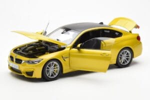 BMW M4 F82 Austin Jaune Metallic Paragon 1:18 80432339606 Métal Moulé — image 2 sur 8