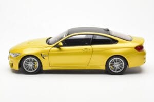 BMW M4 F82 Austin Jaune Metallic Paragon 1:18 80432339606 Métal Moulé — image 4 sur 8