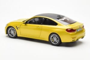 BMW M4 F82 Austin Jaune Metallic Paragon 1:18 80432339606 Métal Moulé — image 7 sur 8