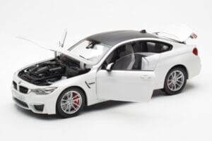 BMW M4 F82 Frozen Brilliant Blanc Paragon 1:18 PA-97101 Métal Moulé — image 2 sur 8