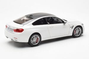 BMW M4 F82 Frozen Brilliant Blanc Paragon 1:18 PA-97101 Métal Moulé — image 3 sur 8