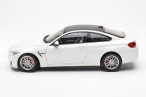 BMW M4 F82 Frozen Brilliant Blanc Paragon 1:18 PA-97101 Métal Moulé — image 4 sur 8