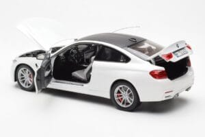 BMW M4 F82 Frozen Brilliant Blanc Paragon 1:18 PA-97101 Métal Moulé — image 5 sur 8