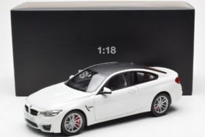 BMW M4 F82 Frozen Brilliant Blanc Paragon 1:18 PA-97101 Métal Moulé — image 8 sur 8