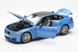 BMW M4 F82 Yas Marina Bleu Paragon 1:18 PA-97102 Métal Moulé — image 2 sur 8