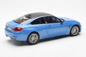 BMW M4 F82 Yas Marina Bleu Paragon 1:18 PA-97102 Métal Moulé — image 3 sur 8