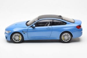 BMW M4 F82 Yas Marina Bleu Paragon 1:18 PA-97102 Métal Moulé — image 4 sur 8