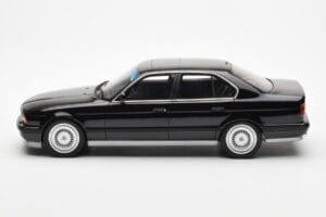 BMW M5 E34 Noir Otto 1:18 OT690 Résine — image 3 sur 6