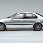 BMW M5 E39 Argent Otto 1:18 - image 3 of 7