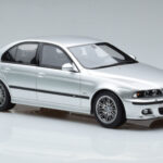 BMW M5 E39 Argent Otto 1:18 - image 4 of 7