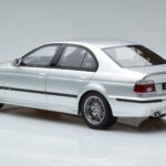 BMW M5 E39 Argent Otto 1:18 - image 5 of 7