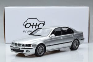 BMW M5 E39 Argent Otto 1:18 OT747B Résine — image 7 sur 7