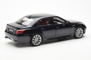 BMW M5 E60 Carbon Noir Kyosho 1:18 08593BK Métal Moulé — image 3 sur 8