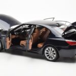 BMW M5 E60 Carbon Noir Kyosho 1:18 - image 5 of 8