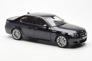 BMW M5 E60 Carbon Noir Kyosho 1:18 08593BK Métal Moulé — image 6 sur 8