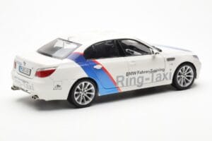BMW M5 E60 Ring Taxi Nurburgring Kyosho 1:18 08593RT Métal Moulé — image 3 sur 8