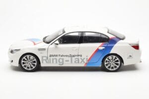 BMW M5 E60 Ring Taxi Nurburgring Kyosho 1:18 08593RT Métal Moulé — image 4 sur 8
