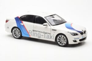 BMW M5 E60 Ring Taxi Nurburgring Kyosho 1:18 08593RT Métal Moulé — image 6 sur 8