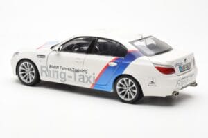 BMW M5 E60 Ring Taxi Nurburgring Kyosho 1:18 08593RT Métal Moulé — image 7 sur 8