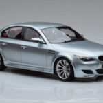 BMW M5 E60 Argent Otto 1:18 - image 4 of 6