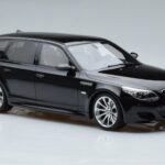 BMW M5 E61 Touring Noir Otto 1:18 - image 4 of 6