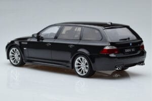 BMW M5 E61 Touring Noir Otto 1:18 OT1020 Résine — image 5 sur 6